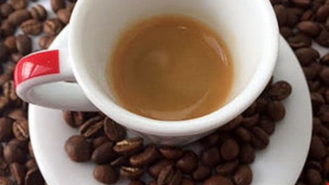 K přípravě kávy používáme kvalitní čerstvě pražená zrna